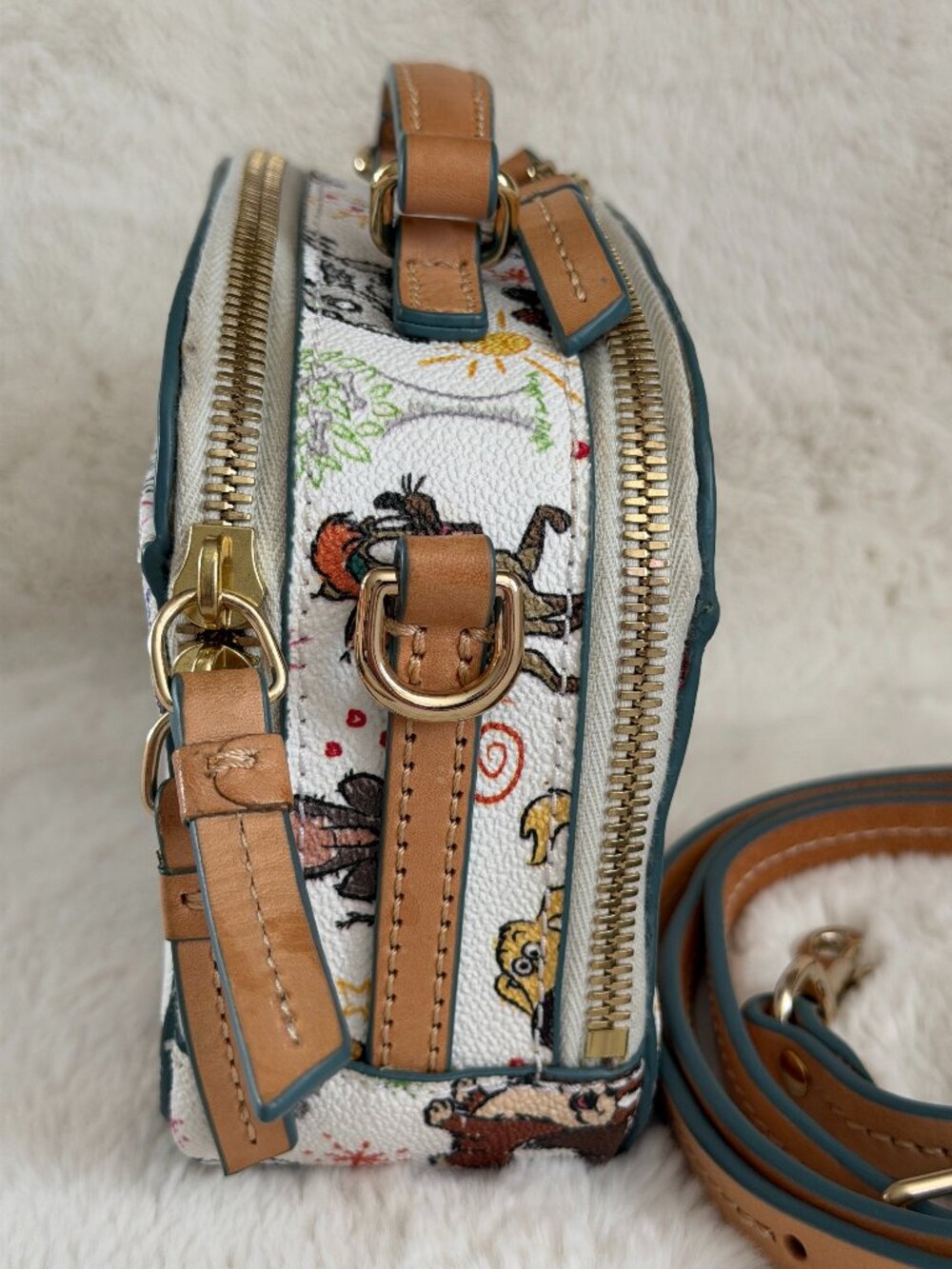 DOONEY BOURKE DISNEY PARKS DOGS AMBLER CROSSBODY BAG - Picture 6 of 16